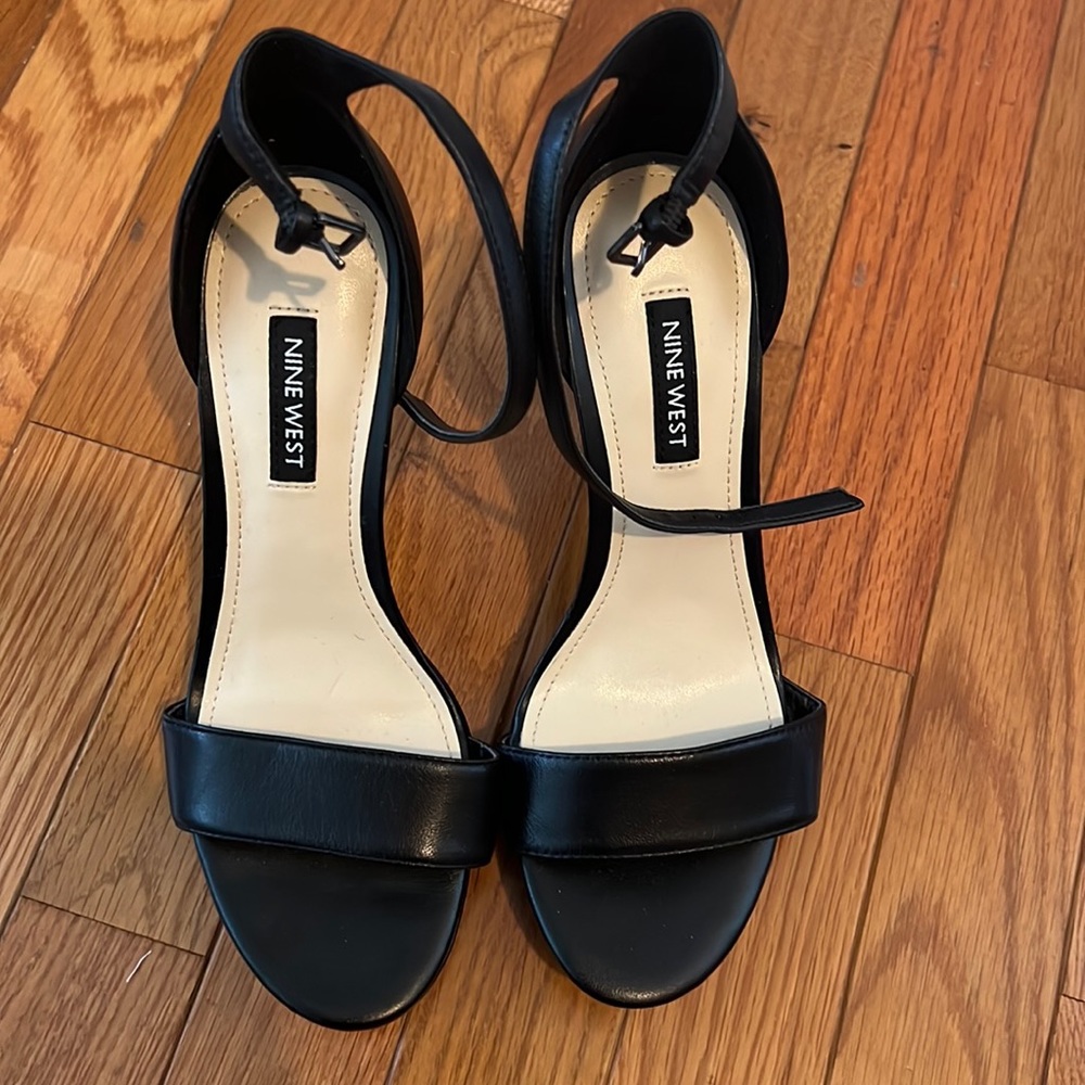New Nine West Sandals